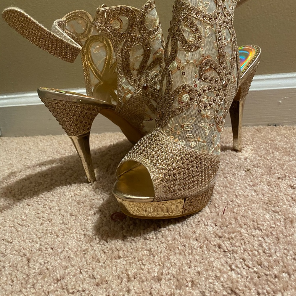 Heels - Picture 3 of 3